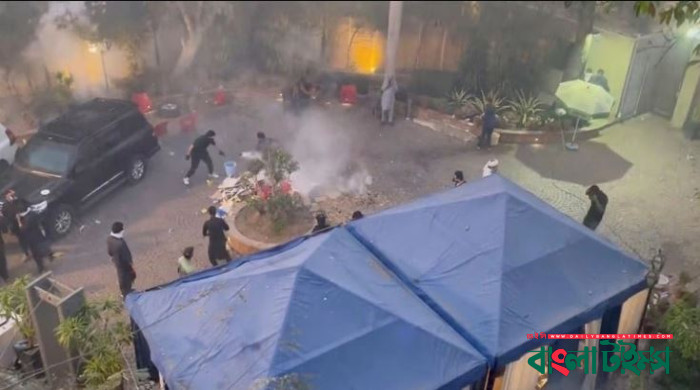 Pakistan security forces withdraw from around Imran Khan's home